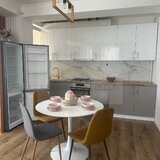 Tunari apartament 2 camere ultracentral imobil nou, mobilat & utilat, parcare